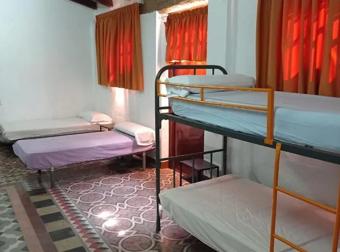 Enric D'osso Hostel *