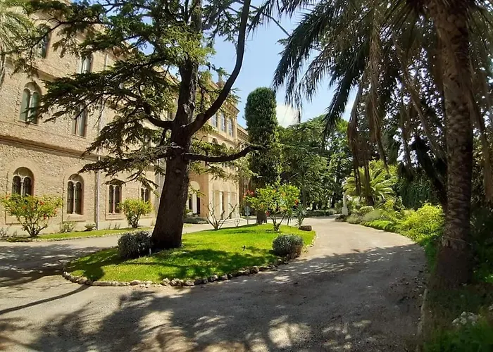 Enric D'osso Hostel